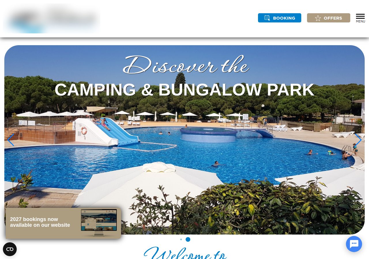 The audited campsite homepage as published: navigation, hero image and headline, with the campsite identity removed